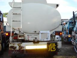Mitsubishi FUSO tank lorry picture