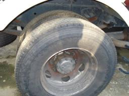 Mitsubishi FUSO tank lorry picture