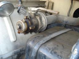 Mitsubishi FUSO tank lorry picture