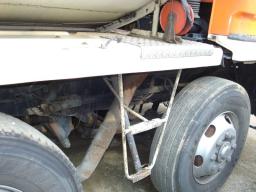 Mitsubishi FUSO tank lorry picture