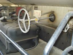 Mitsubishi FUSO tank lorry picture