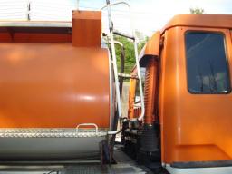 Mitsubishi FUSO tank lorry picture