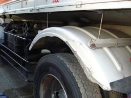 Mitsubishi FUSO tank lorry picture