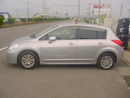 Nissan TIIDA AXIS picture
