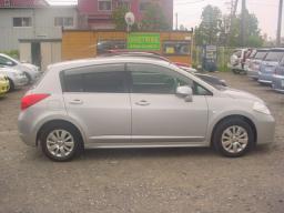 Nissan TIIDA AXIS picture