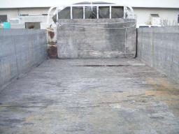 Isuzu Elf garbage truck picture