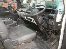 Isuzu Elf garbage truck picture