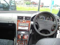 Mercedes-Benz C200 C-CLASS picture