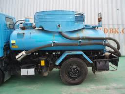 Isuzu ELF tank truck picture