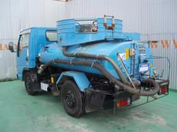 Isuzu ELF tank truck picture