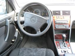 Mercedes-Benz C200 C-CLASS picture
