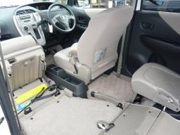 Toyota RACTIS WELLCAB picture