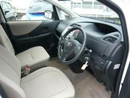 Toyota RACTIS WELLCAB picture