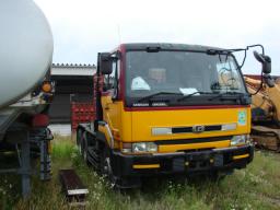 Nissan DIESEL TRACTOR picture