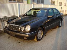 Mercedes-Benz 230E 