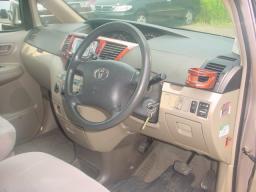 Toyota Noah  picture