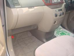 Toyota Noah  picture