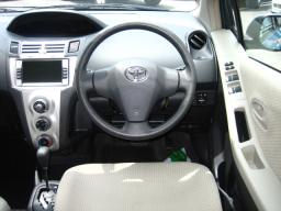 Toyota VITZ F picture