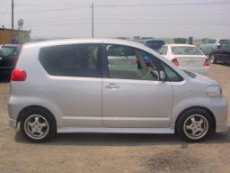 Toyota porte  picture