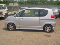 Toyota porte  picture