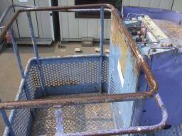 Isuzu ELF tank truck picture