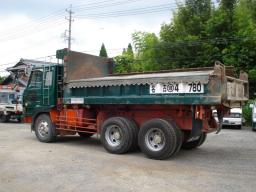 Nissan DIESEL Dump picture