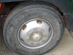 Nissan DIESEL Dump picture