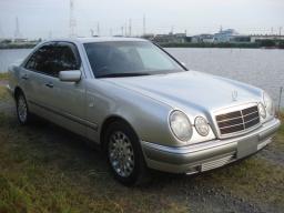 Mercedes-Benz E230 