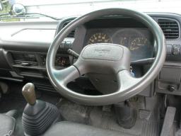 Isuzu Elf box body truck picture