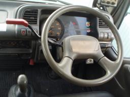 Isuzu Elf garbage truck picture