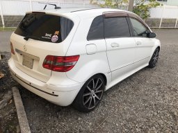 Mercedes-Benz B200 W245 picture