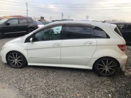 Mercedes-Benz B200 W245 picture