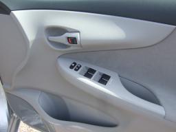 Toyota Corolla Axio  X picture