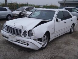 Mercedes-Benz E230 