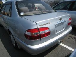 Toyota Corolla SE SALOON picture