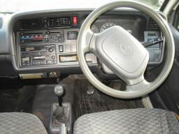 Toyota HIACE COMMUTER picture