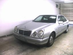 Mercedes-Benz E230 