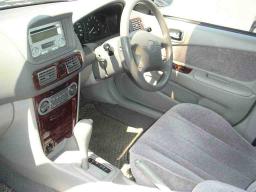 Toyota Corolla SE-saloon picture