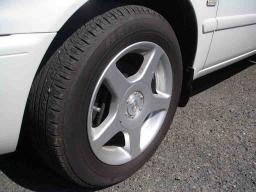 Toyota Corolla SE-saloon picture