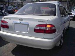 Toyota Corolla SE-saloon picture