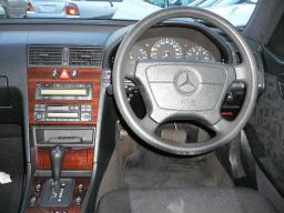 Mercedes-Benz C200 C-CLASS picture