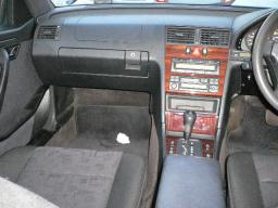 Mercedes-Benz C200 C-CLASS picture