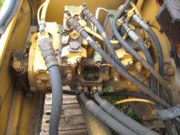 Komatsu Excavator PC120-3 picture
