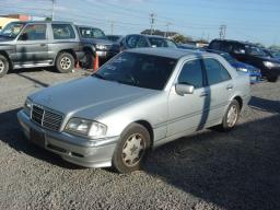 Mercedes-Benz C240 