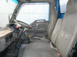 Isuzu Elf garbage truck picture