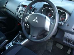 Mitsubishi Outlander G 4WD picture