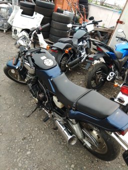 Yamaha Bike FZX750 picture