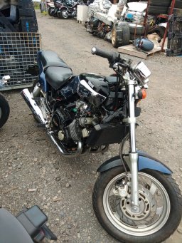 Yamaha Bike FZX750 picture