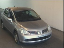 Nissan TIIDA LATIO 4WD 15S FOUR