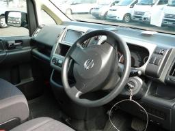 Nissan Serena 20S picture